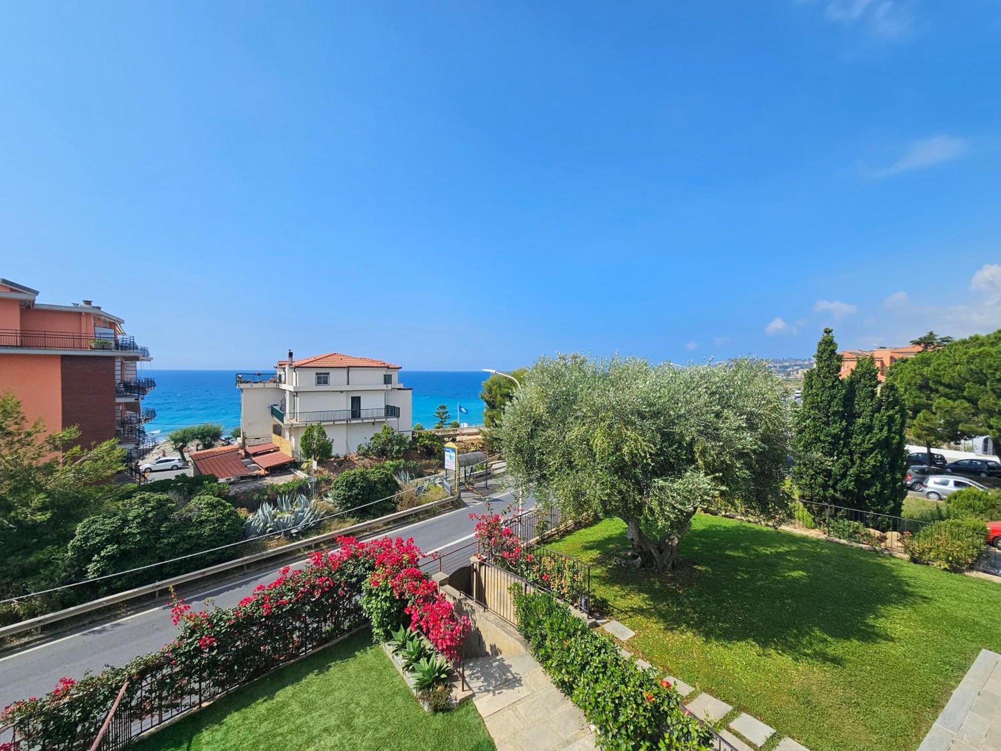 Bell'alloggio A Due Passi Dalle Spiagge Di Apartment *