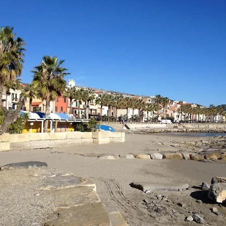 Bell'Alloggio A Due Passi Dalle Spiagge Di Riva Ligure Exterior photo