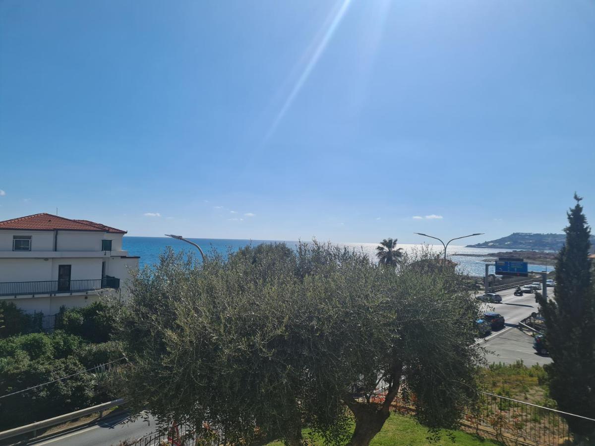 Bell'alloggio A Due Passi Dalle Spiagge Di * Riva Ligure