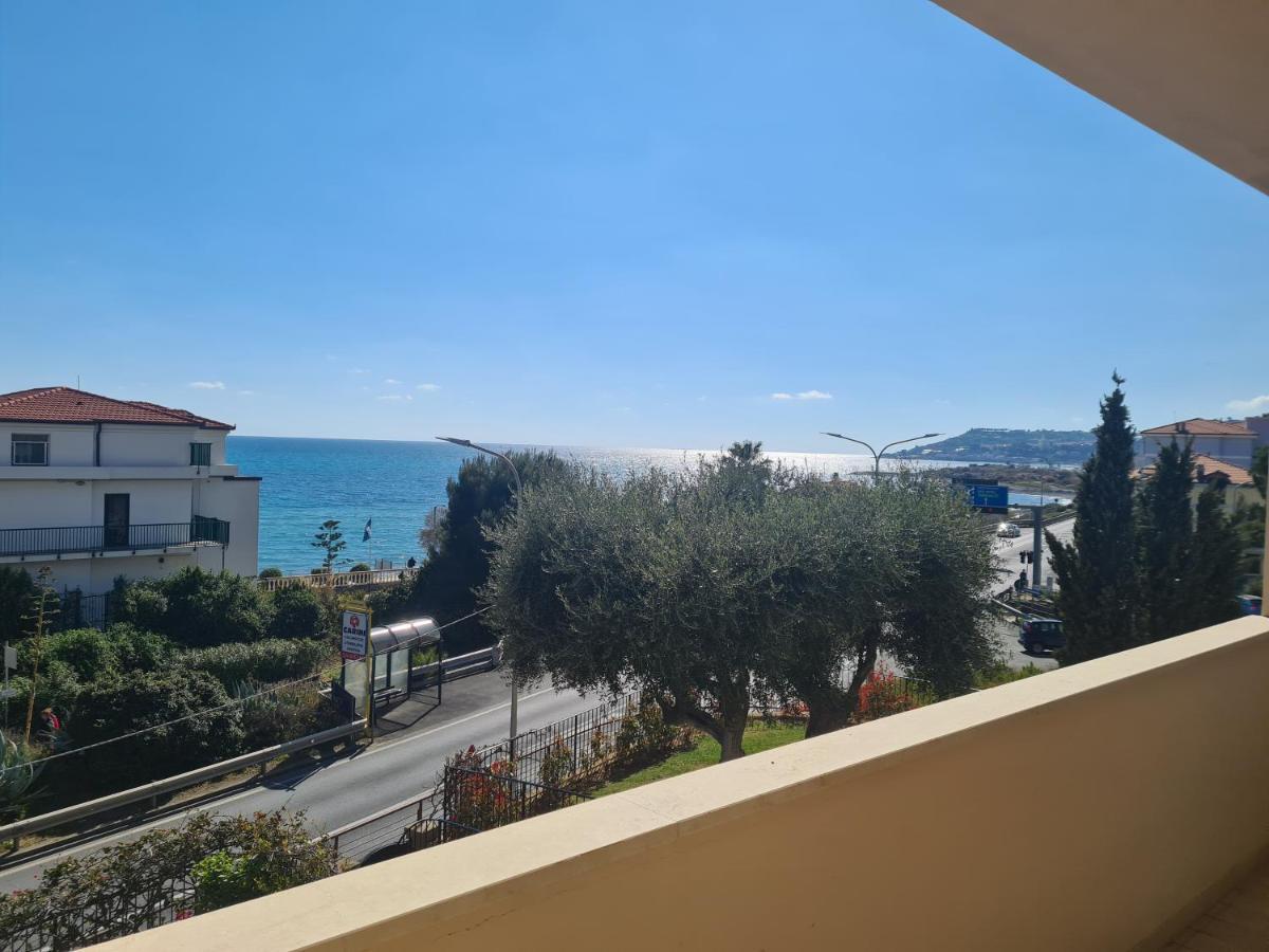 Bell'alloggio A Due Passi Dalle Spiagge Di * Riva Ligure